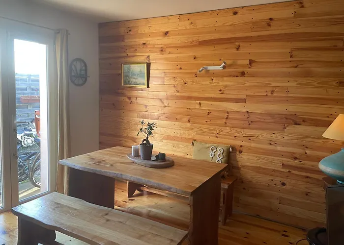 Avec Piscine à Mirepoix (Ariege)